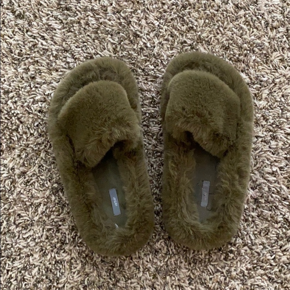 Aerie slippers